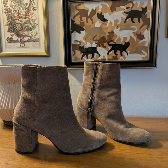 Gorgeous Tan Suede Thursday Ankle Boots - Picture 2 of 4